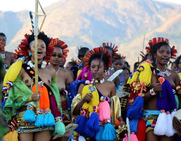 Swaziland: 98,000 Virgins Participate in Annual Reed Dance Festival.