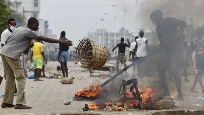 demonstrators-lome-faure-gnassingbe